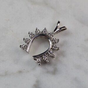 Womens Vintage Estate 14K White Gold Diamond Lucky Horseshoe Pendant 2.0g E4225